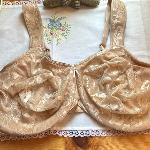 Wacoal bra size 42DDD fully lined with lace overlay, nude color. No noted flaws. - Picture 3 of 8
